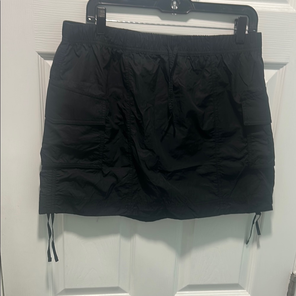 Lululemon Athletica Black Nylon Cargo miniskirt